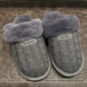 Womens Bearpaw Size 8 Slippers
